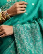 Women Printed Saree with Contrast Border - Image 2